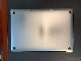 MacBook Pro 16", 2.4 GHz Intel Core i9, HDD 500 GB, 16 GB - 8