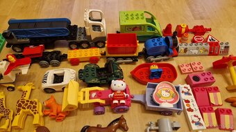 Souprava LEGO Duplo, mnoho figurek, zvířátek a vozítek - 8