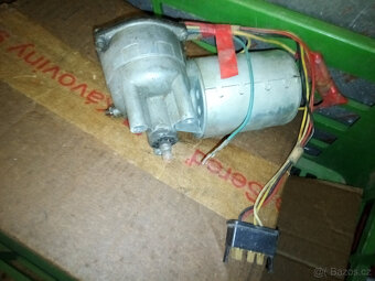 Motorek stěračů ŠKODA - 8