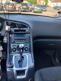 Peugeot 5008 - 8