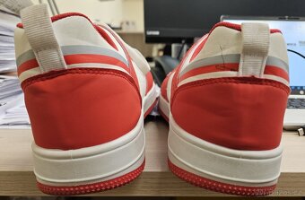 Prodám bíločervené boty Ellesse vel. 44-pěkný stav - 8