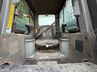 Smykový nakladač New Holland C175/VELMI PĚKNÝ STAV/ - 8
