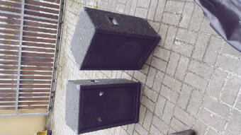 Prodám 2 bytelné korpusy na 12" +1" repro - 8