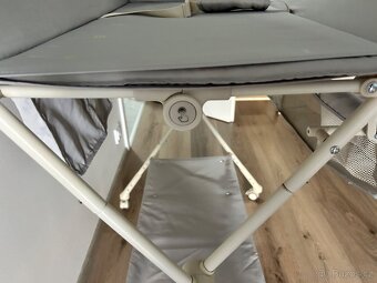 COSTWAY skládací přebalovací pult na kolečkách - 8