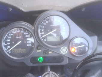 YAMAHA FAZER 600 - 8