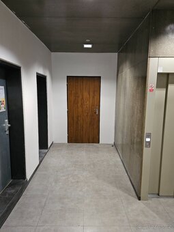 Moderní víceúčelový prostor na Žižkově - 8