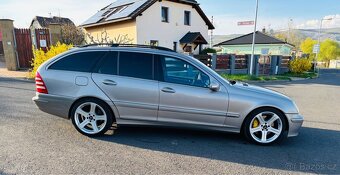 Mercedes-Benz W203 C320 - 8