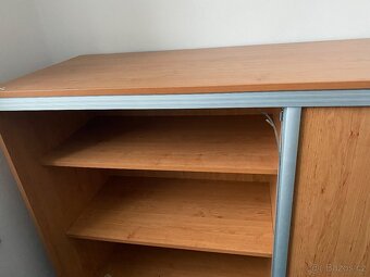 Kancelářské stoly a skříně - 8