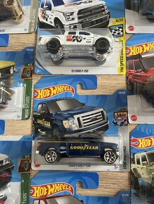 Hotwheels SUV - 8