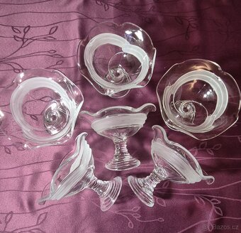 Skleněná miska na servírování - 8