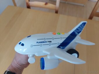 Letadlo se zvuky - 8