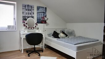 Prodej rodinného domu 5+kk  s garáží, bazénem a zimní zahrad - 8