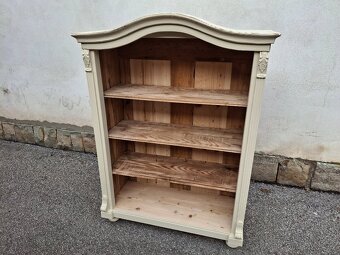 Hezká starožitná knihovna po renovaci - 8