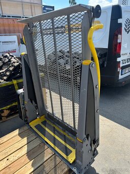 Hydraulická nájezdová rampa pro vozíčkáře amf-bruns 400kg - 8