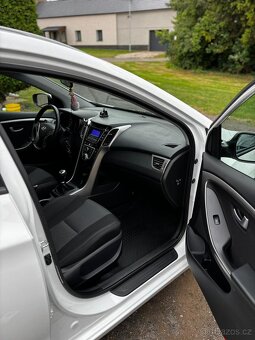 Hyundai i30 kombi 1.6 GDI 99 kW - 8