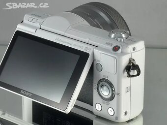 Sony A 5100 + 16-50mm DSLMFull HDVWIFI950 Exp. - 8