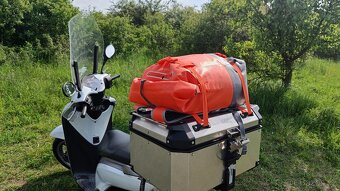 Skůtr Honda SH 125i - Nová bateriea doplňky za 11K - 8