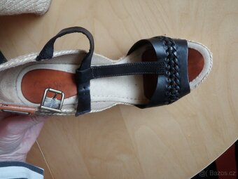 černé kožené sandály zn. Pepe Jeans - vel. 38 - 8