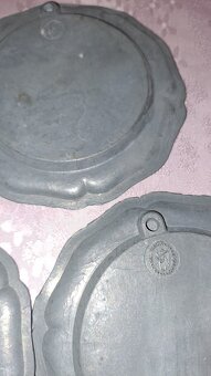 Cínové retro talířky značka Anděl 6 kusů - 8