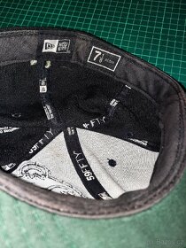 Prodam cepice celkem 5ks - 8