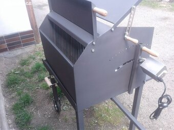 Prodám zahradní gril na kýtu,krůtu, pečení na roštu, kameni - 8