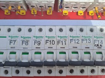 Relé, jističe, stykače, deon - Schneider - 8