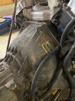 Ford 302 motor EFI V8 + převodovka C4 kompletní s příslušens - 8