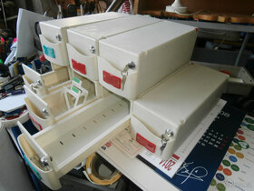 Boxy plastové uzamykatelné 7 ks celek za 400 kč - 8