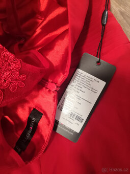 Červené plesové šaty s vlečkou - 8