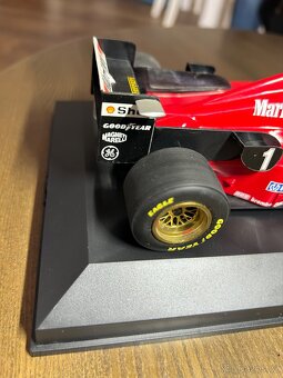Ferrari F310/2 1:18(1996) - 8