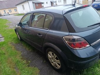 OPEL Astra 1.9CDTI 88kw Hatchback Rok.2007 - 8