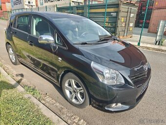 Toyota Verso 2.2D prémium 7 míst dovoz Švýcarsko - 8