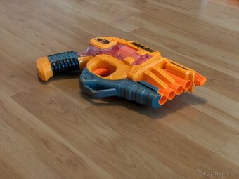Velká sada 7 zbraní a příslušenství Nerf - 8
