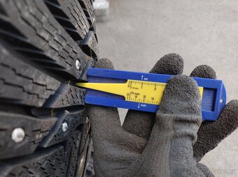 Zimní sada s hřeby Nokian Hakkapelitta 8 235/40 R18 95T XL - 8
