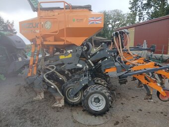 Mzuri secí stroj-strip till (pásové zpracování půdy) - 8