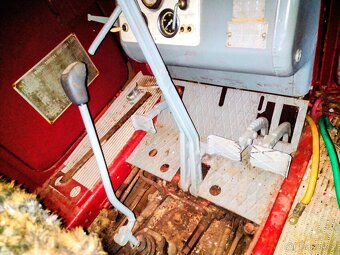 Pásový traktor Bolgar T54B - 8