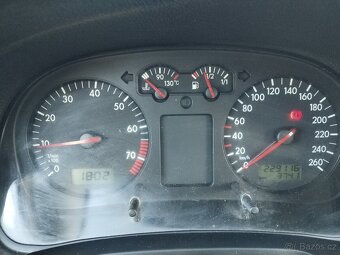 Volkswagen Golf 1.6 (2001) - 8