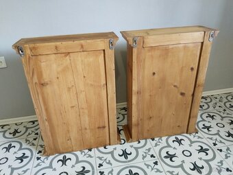 Stará, prosklená skříňka po renovaci 2 ks - 8