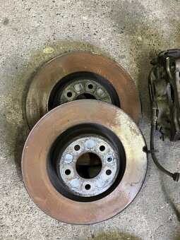 Přední brzdy 345 + zadní brzdy 330 - 8