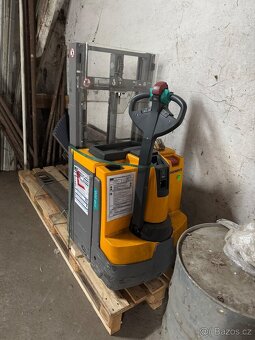 Ručně vedený vysokozdvižný JUNGHEINRICH EJC214 - AKU - 8