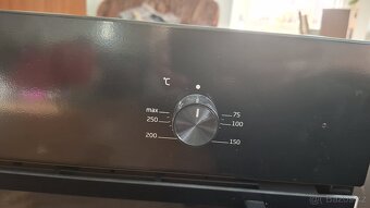 Trouba, plynový sporák, deska, dřez, myčka. - 8