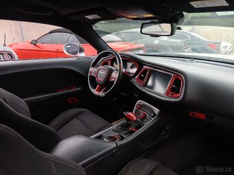 Dodge Challenger - 8
