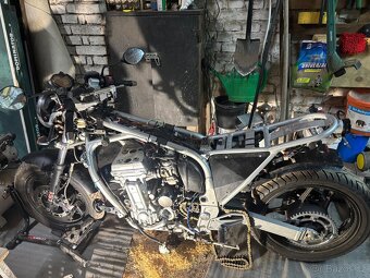 Motonadily Kawasaki GPX 750 cafe racer 1988 - 8