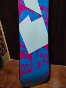 Prodám úplně nový snowboard ALLIAN 151cm dlouhý. - 8