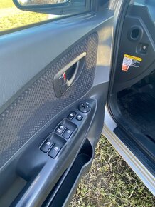 HYUNDAI TUCSON 2.0 CRDI 103 KW 4X4 ROK 2007 - 8