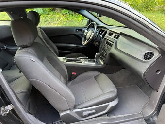 Ford Mustang 3,7 V6 2014 3 98 tis km - 8