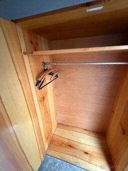 Skříně z dřevěného masivu - 8