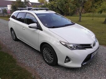 Toyota Auris COMBI- rv2013- 1.6 97kw- 112000km- - 8