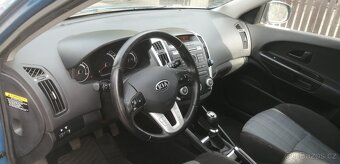 Kia Ceed kombi 1.6 CRDi , r. 2010 facelift, servis, STK, atd - 8