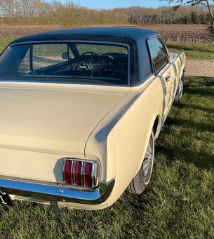 Ford Mustang z roku 1965 s původním C-code 289 V8 motorem - 8